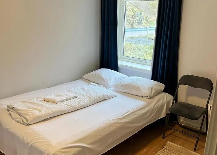 Hostal The Harbour House, Dorm And Twin, Selfservice Ballstad